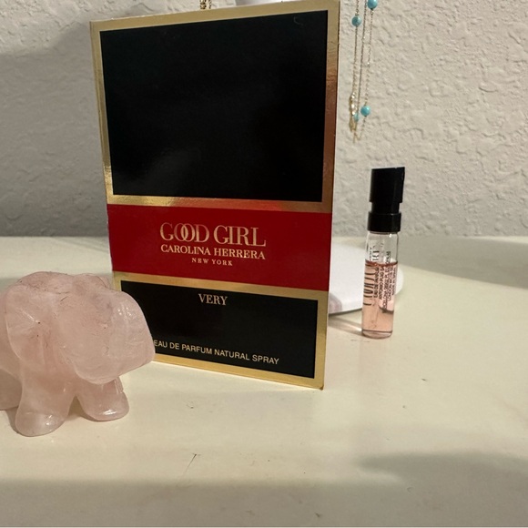 New💕4/30💕Very Good Girl Carolina Herrera - Picture 3 of 6